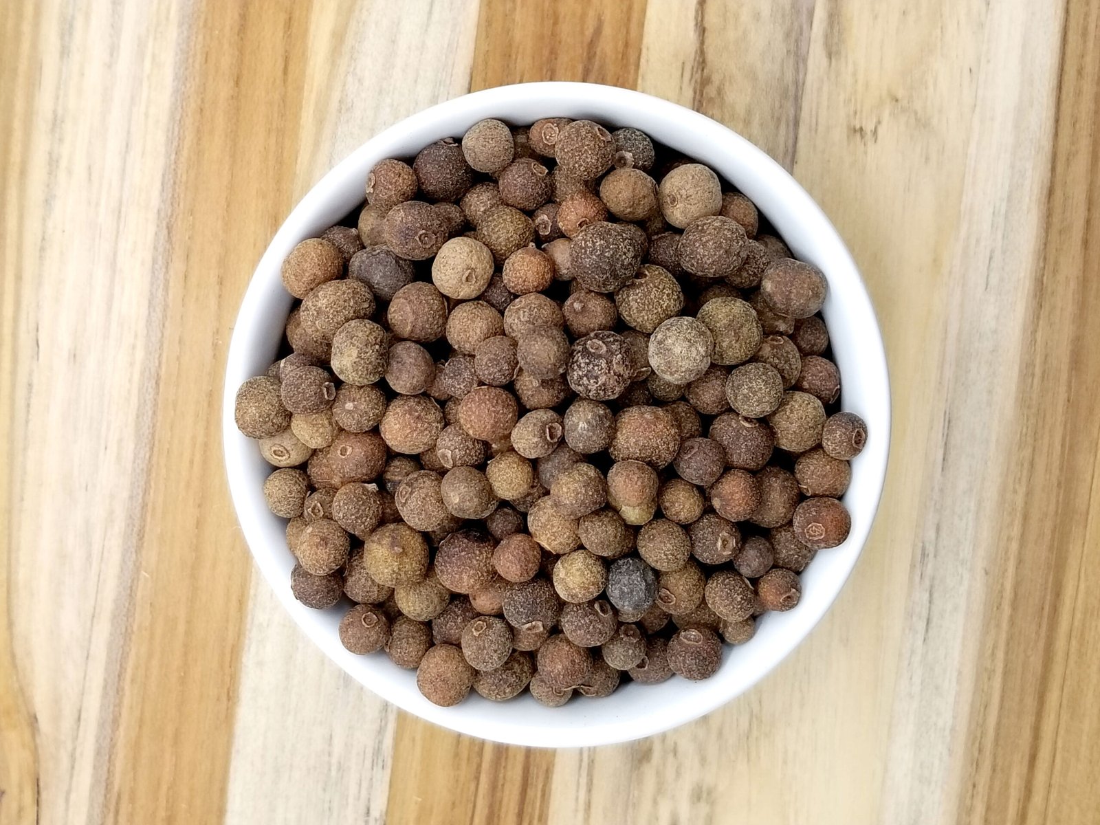 Pimienta dulce entera de Lesly Spices